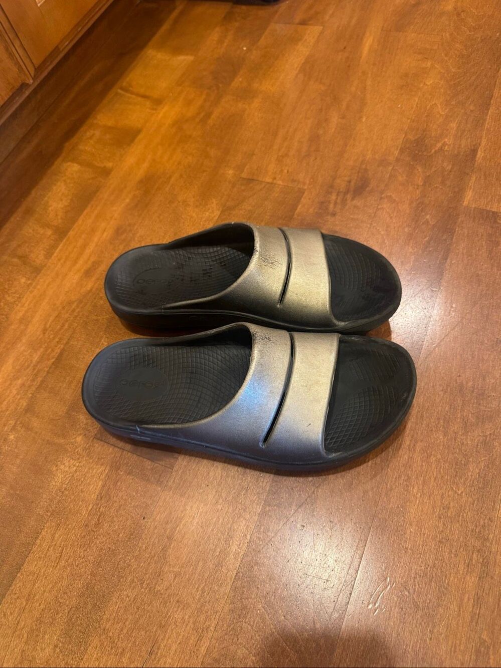 OOFOS OOahh Luxe Metallic Recovery Slides Women’s 9 Men’s 7 EU 40 Sandals
